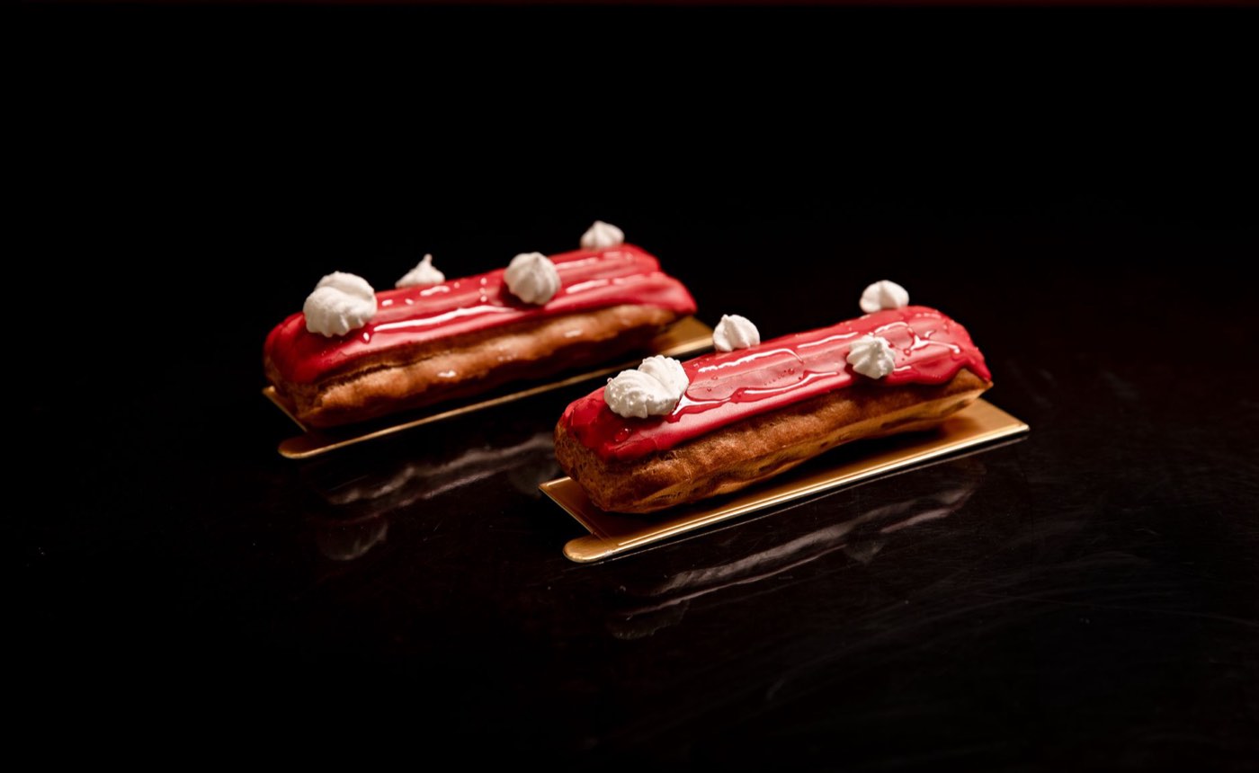 Décorer les éclairs comme un pro : techniques et glaçages