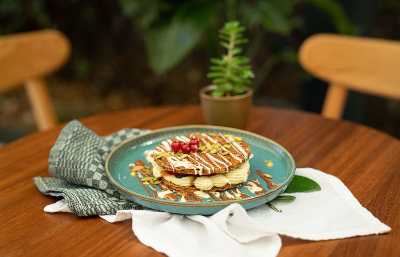 Monter un mille‑feuille croustillant et net : méthode et conseils