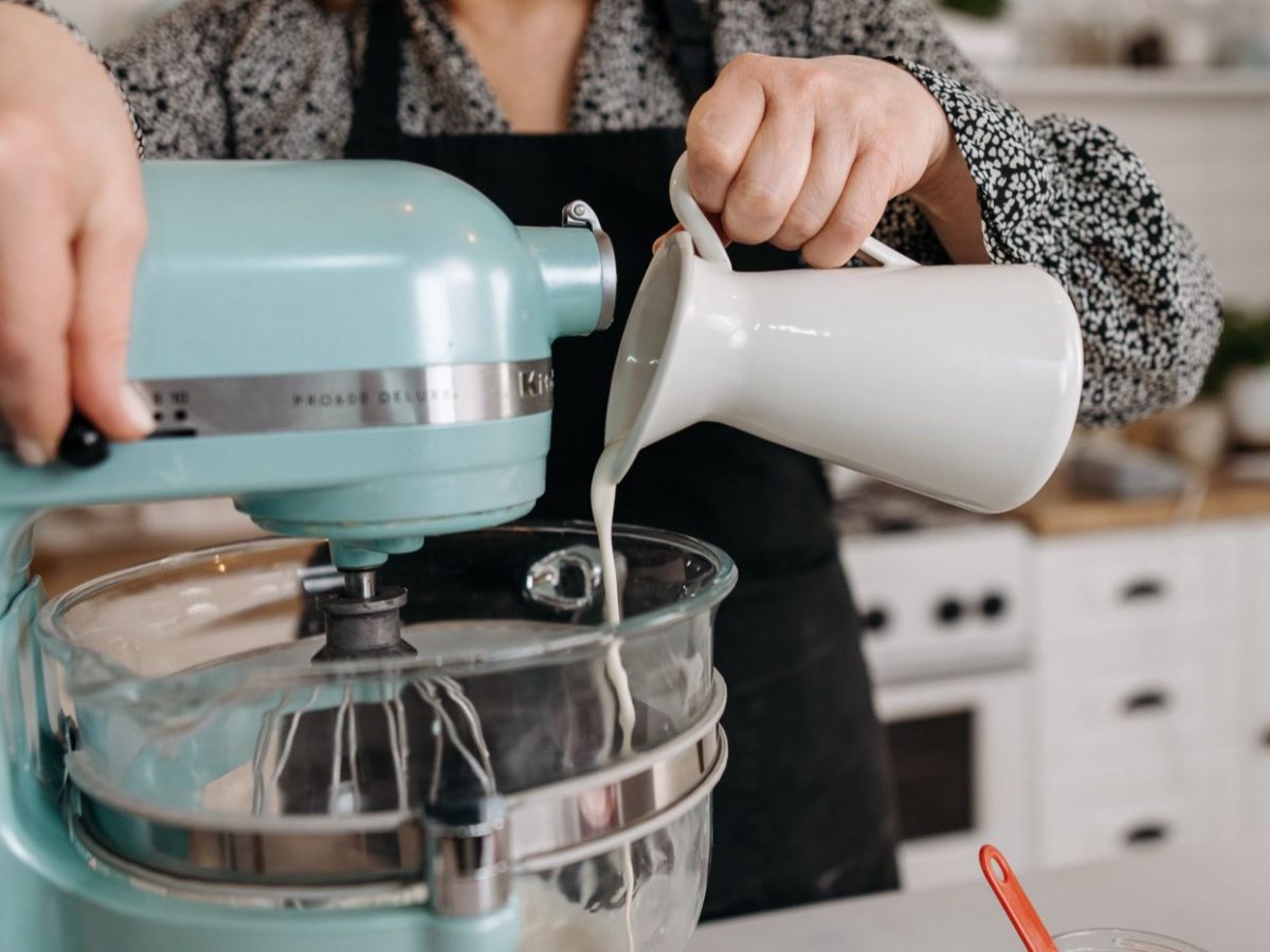 Thermomix ou robot pâtissier : lequel pour préparer des